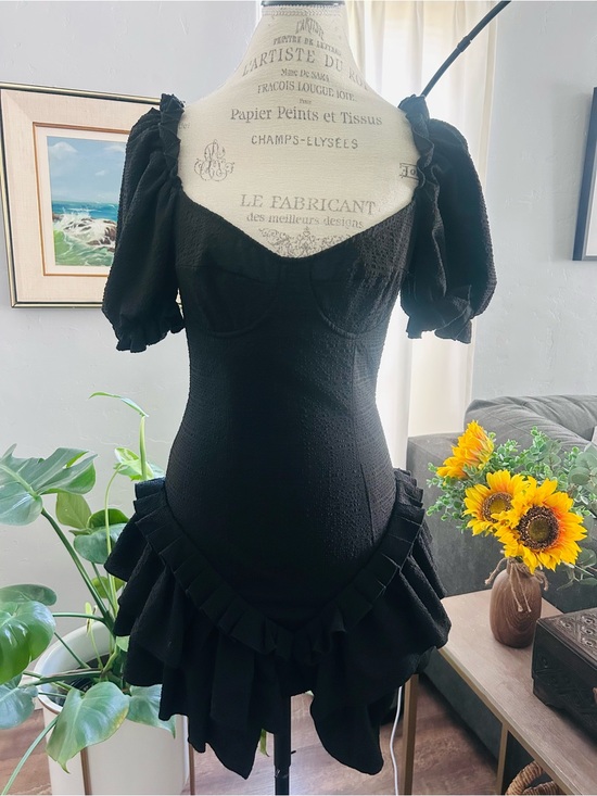 PrettyLittleThing Dresses & Skirts - PrettyLittleThing Black Textured Puff Sleeve Frill Skirt Bodycon Dress